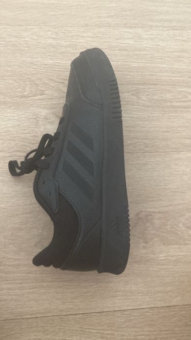 Tenis Adidas tamanho 38