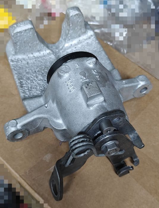 Zacisk PRAWY TYŁ Insignia A pod tarczę 315