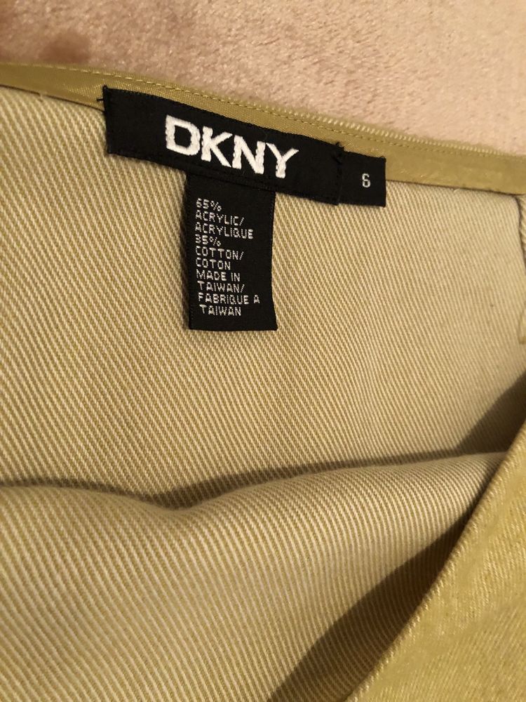 Saia DKNY comprida, verde mostarda. Tam 6.