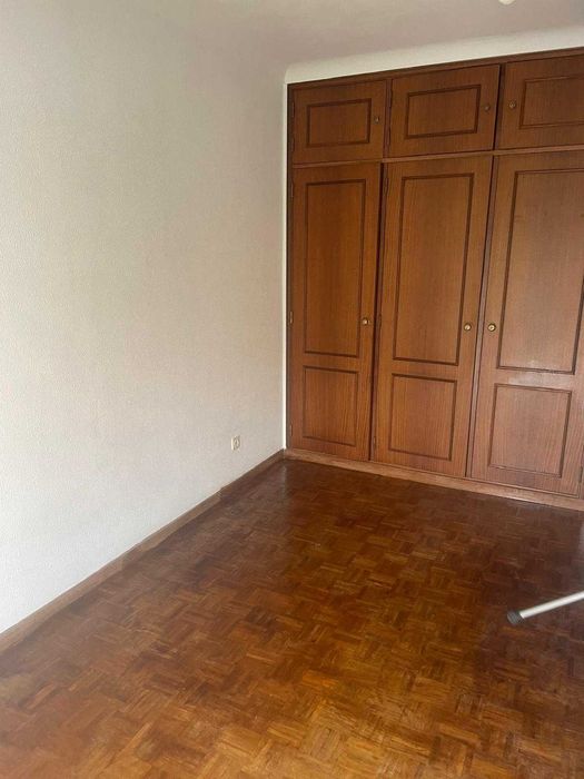 Arrenda-se apartamento 4 assoalhadas, próximo do Hospital de Setúbal