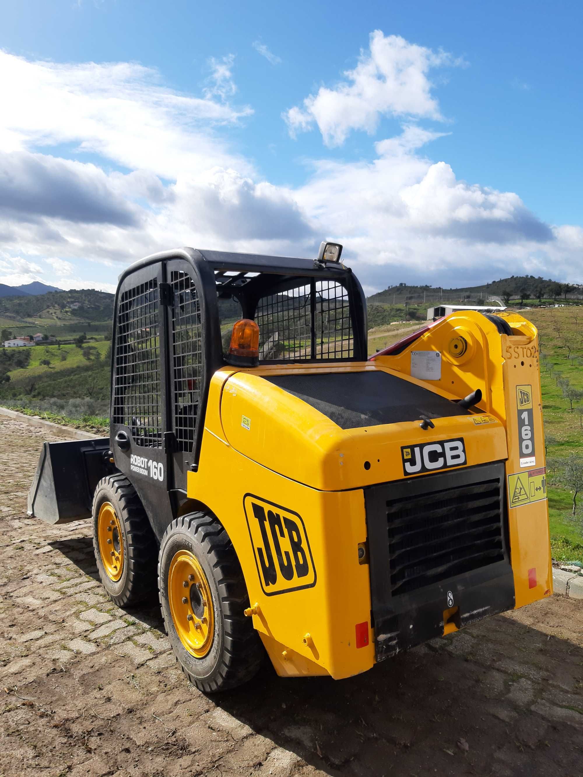 Mini Pá Carregadora JCB