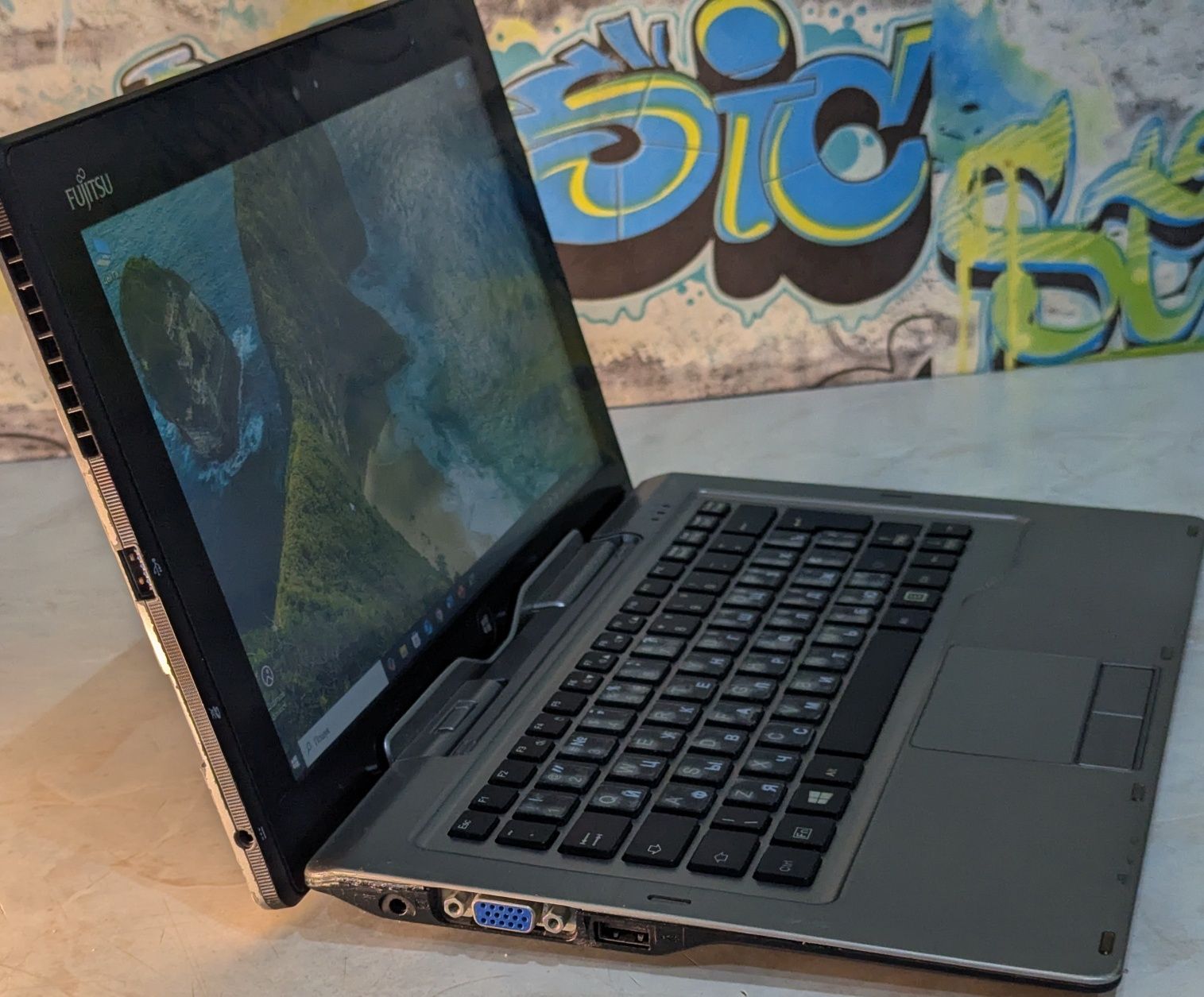 Планшет трансформер Fujitsu Stylistic Q702