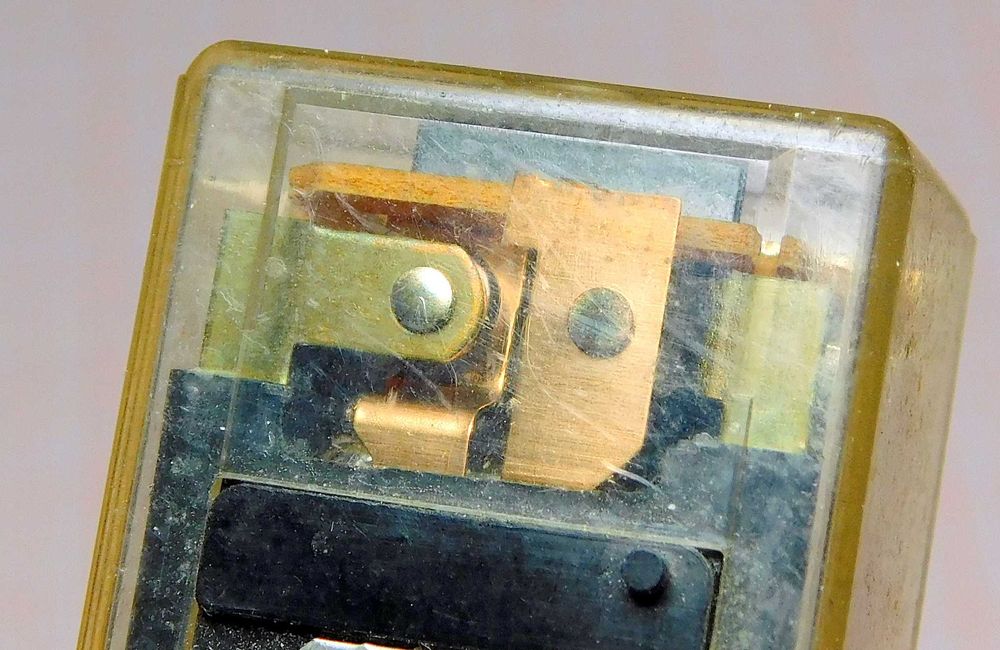 Przekaźnik 24V V23016 B0006 A101 SIEMENS [0A5]15