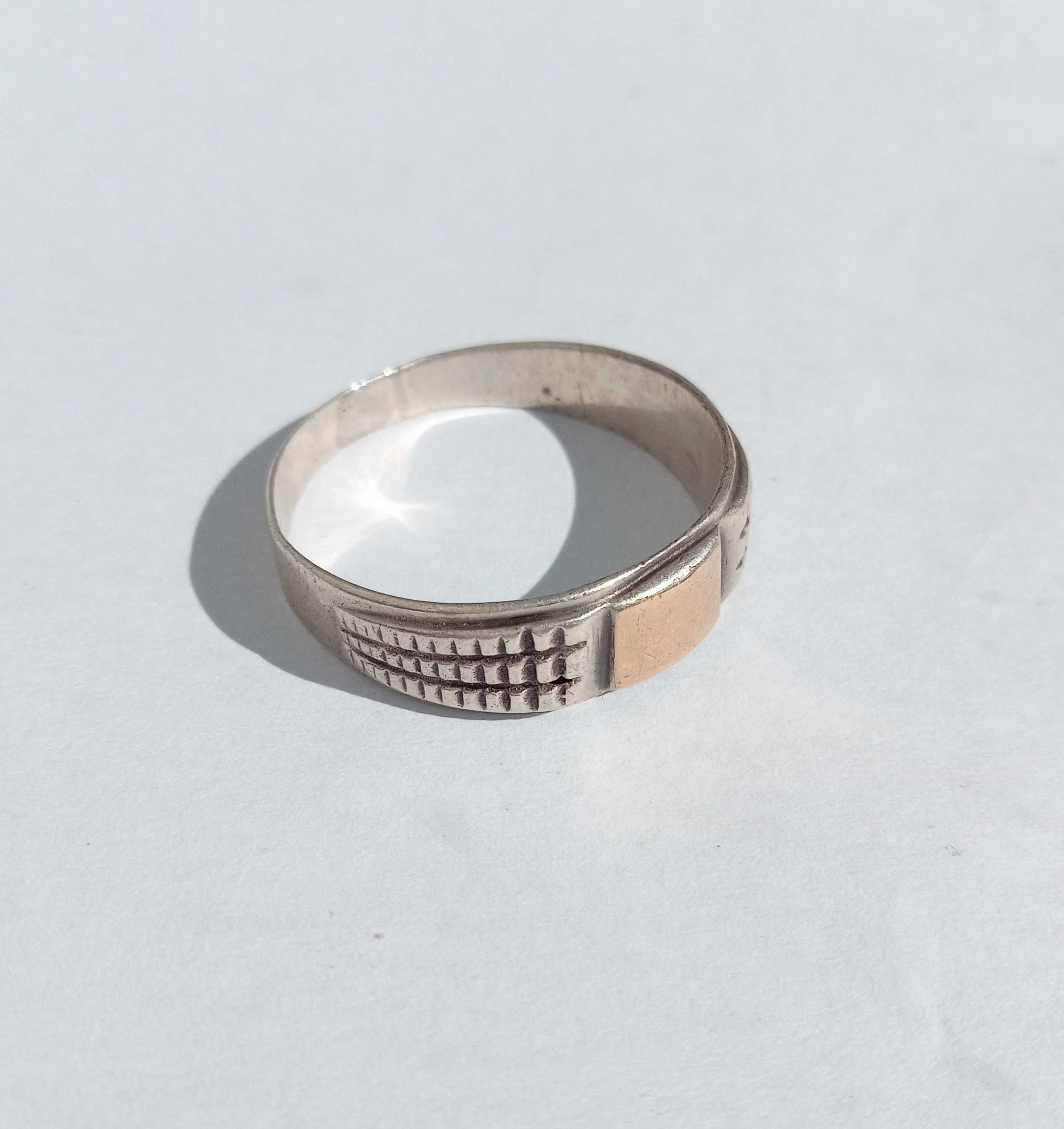 Кольцо, перстень срібло, золото. Вага 3,4 г. Розмір 21