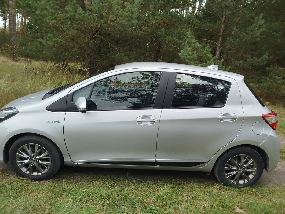 Sprzedam Toyota Yaris hybrid 3