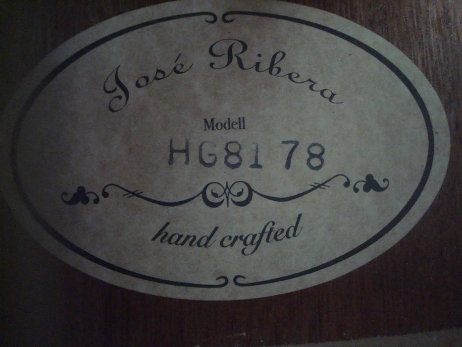 Продам детскую классическую гитару Admira