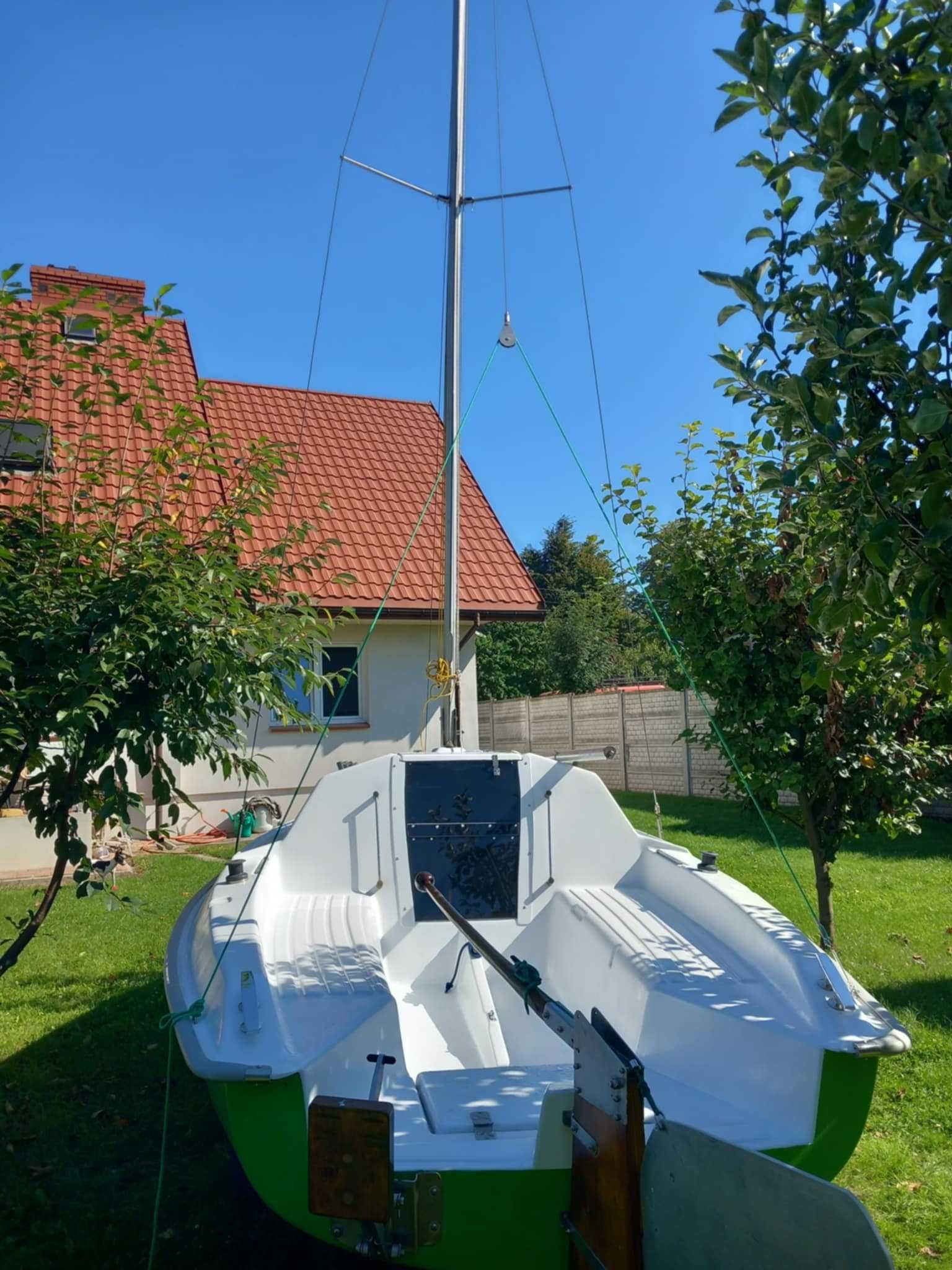 Jacht żaglówka Bez 4