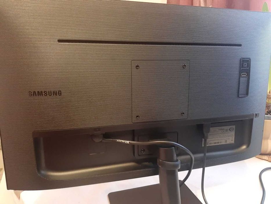 Монітор Samsung S7 27″ (S27A700NWI)