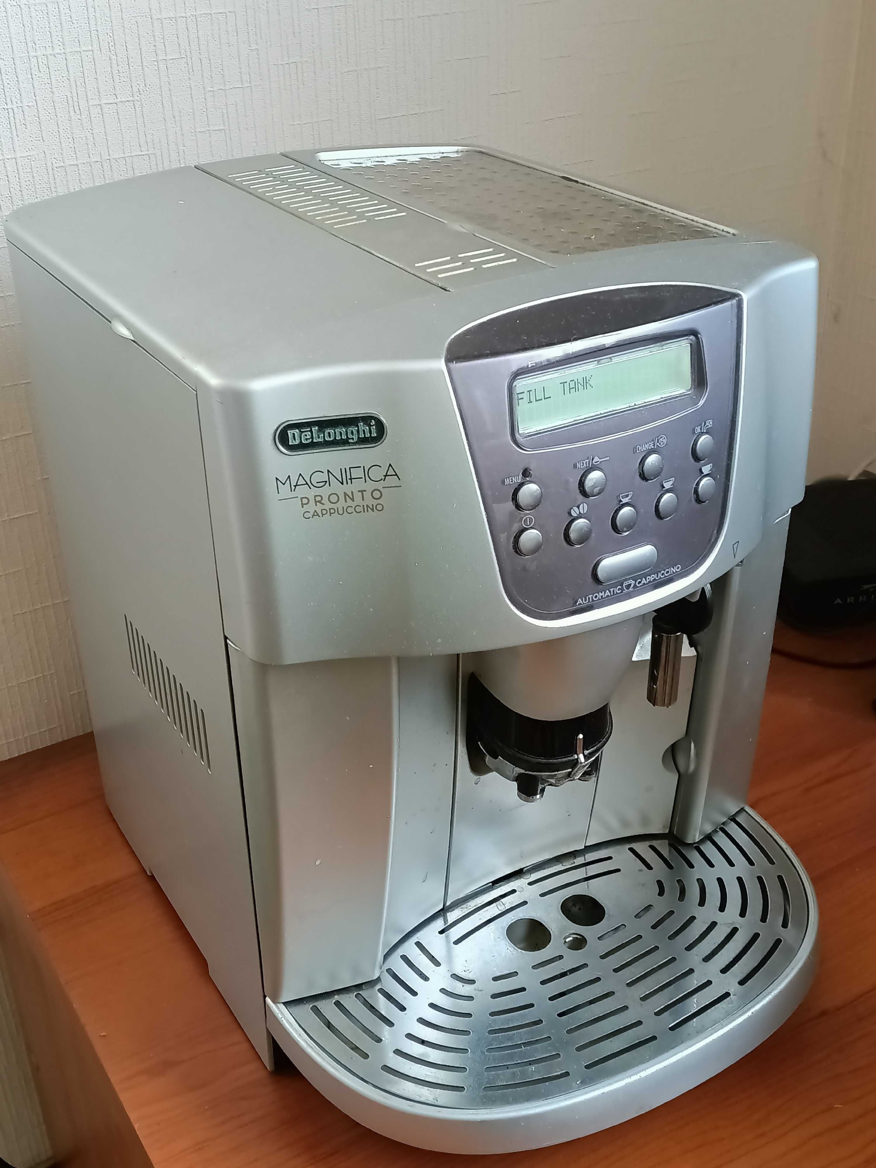 Кофемашина, кофеаппарат «DeLonghi».  Б/У