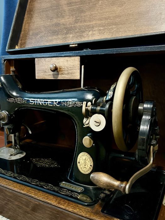 Singer No. 99 – Máquina de Costura Vintage (1933)