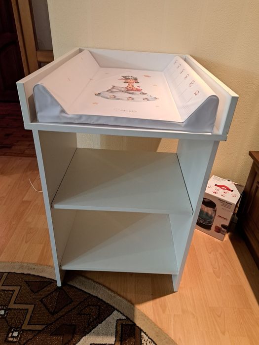 Продам Новий пеленальний столик комод   разом з пеленальним килимком