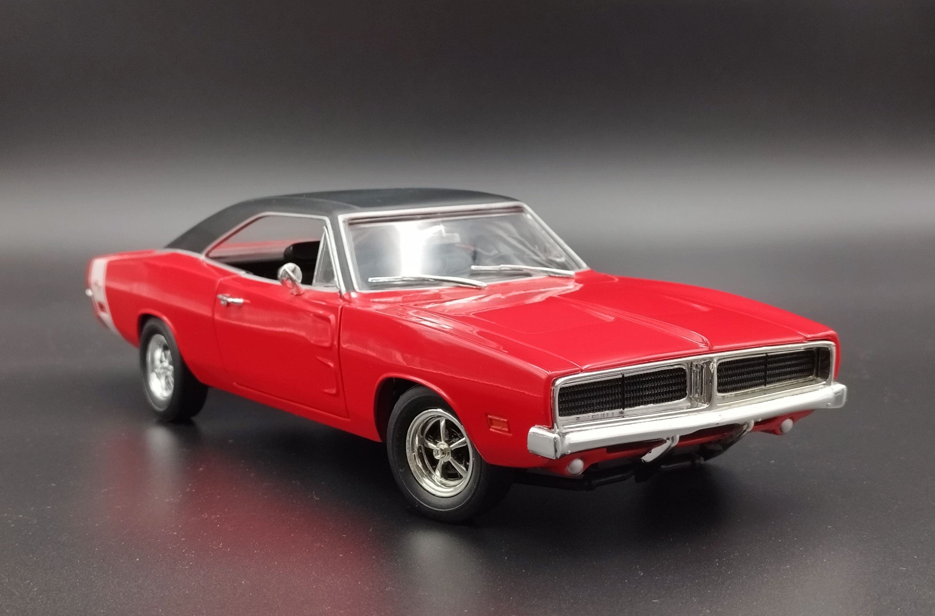 1:18 Hot Wheels 1969 Dodge Charger R/T  model używany