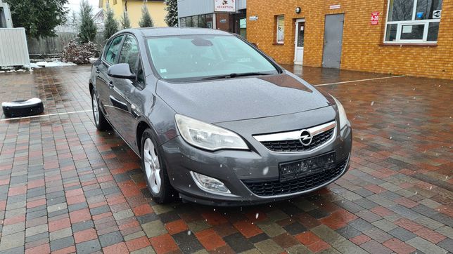 Продам Opel Astra J