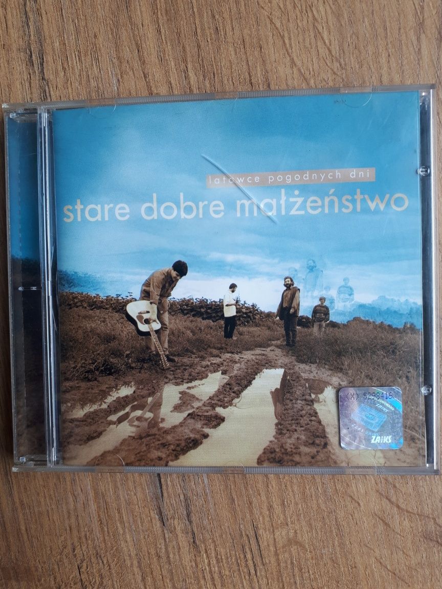 CD - ZGON - Przez życie na wrotkach . Sprzęt AV . Płyty . Kasety .