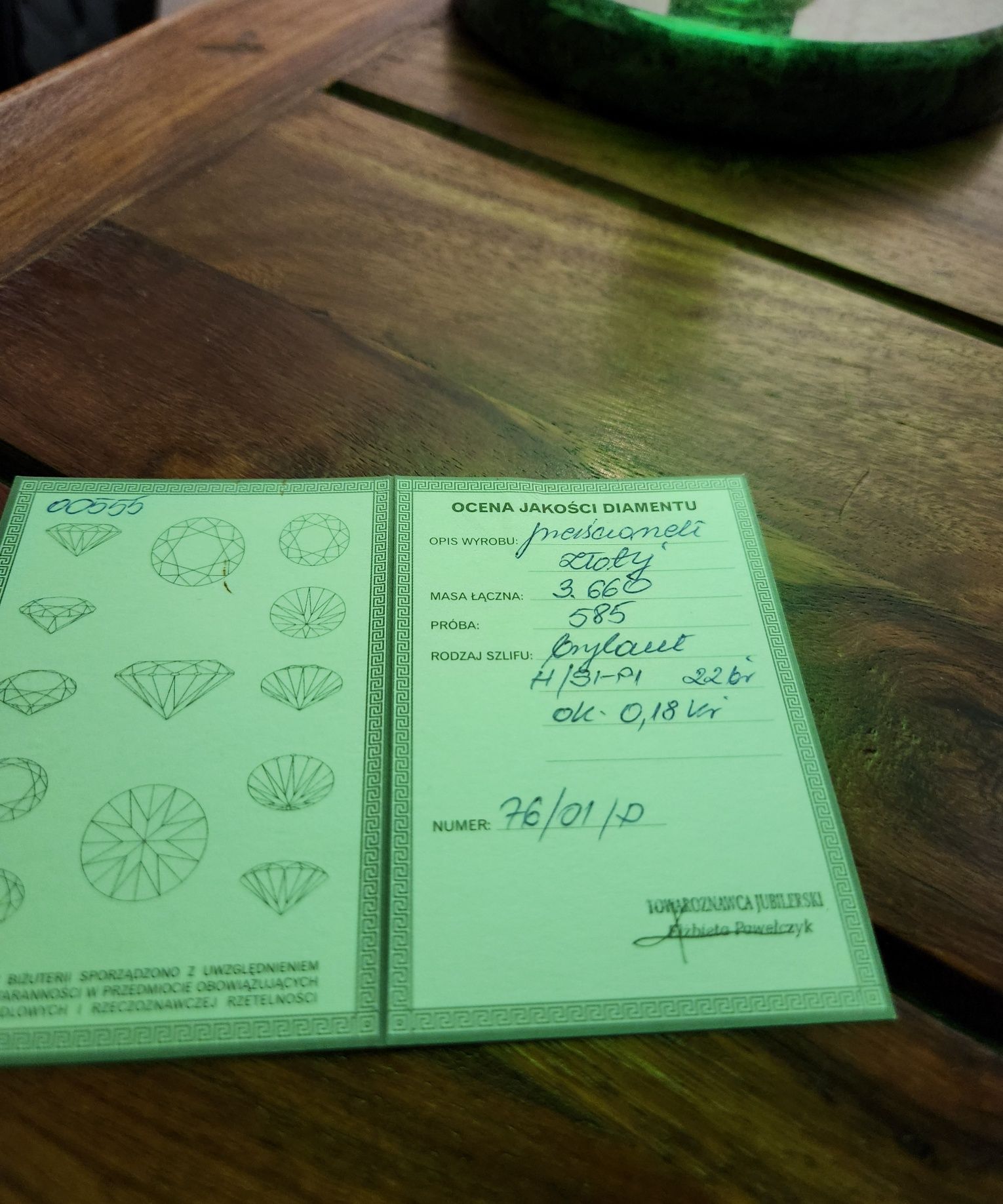 Złoty pierścionek 585 z 22 diamentami  ( brylantowy szlif )