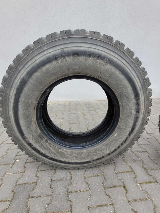 Opony 12 R22,5 MICHELIN 2 x przód , 4 x tył