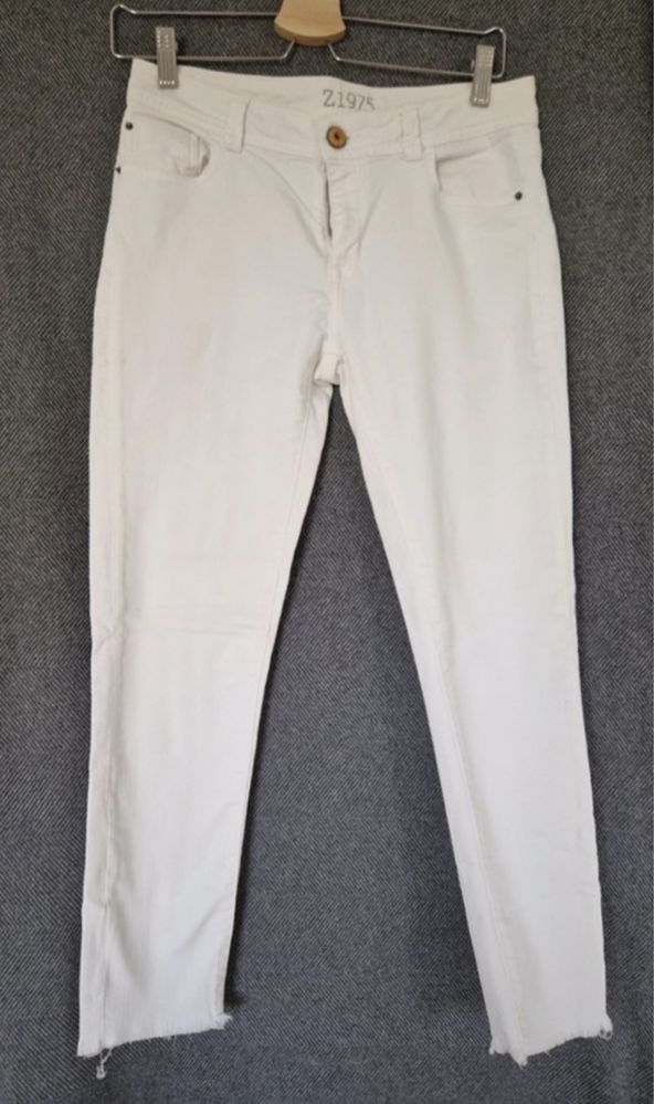 Białe spodnie jeansy Zara s