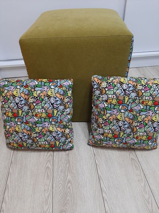 Pufę z 2 poduchami sprzedam