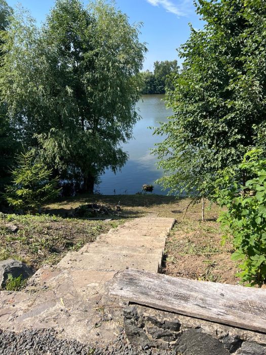 Будинок поряд водойми! Ідеально!