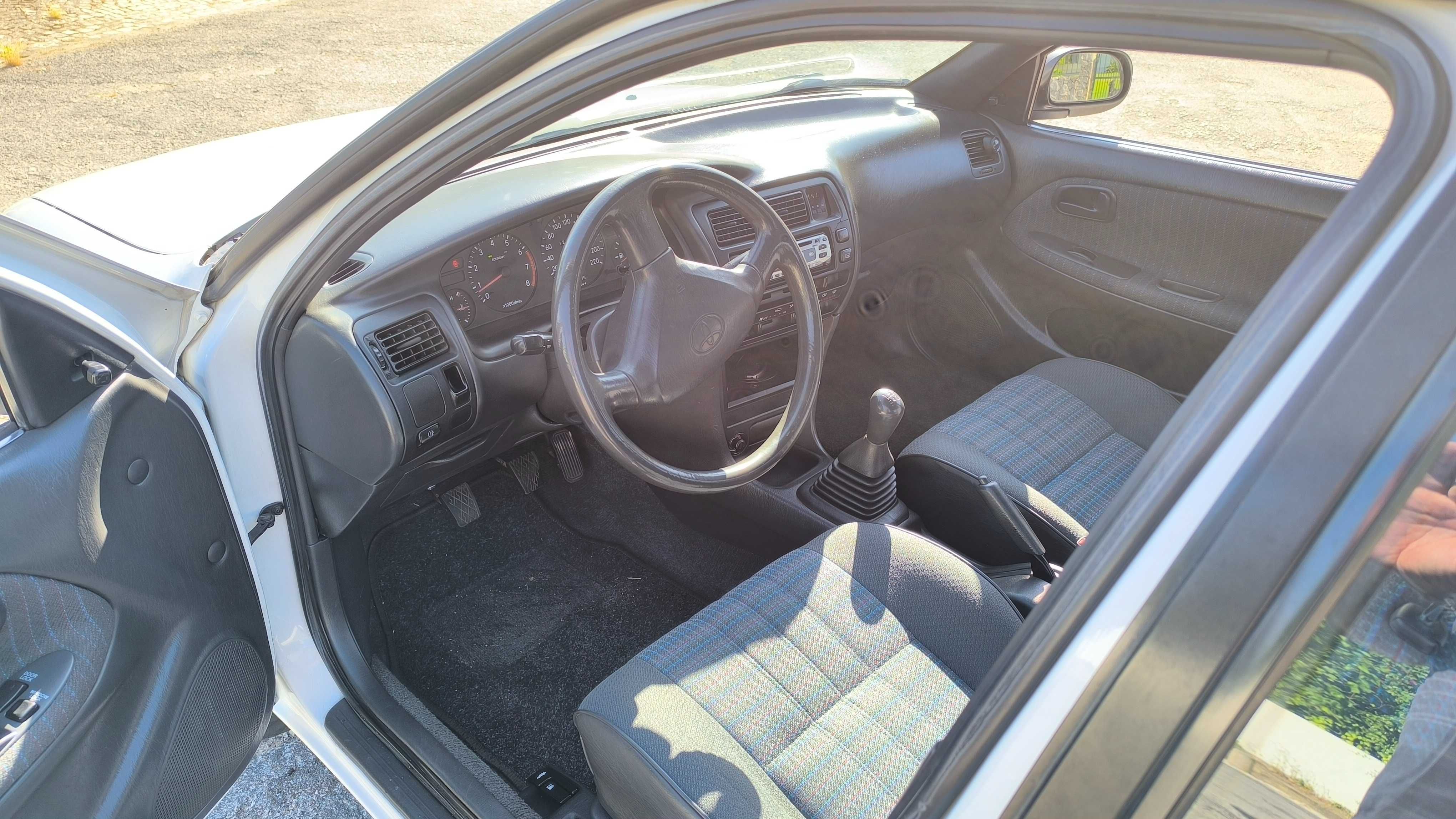 Toyota Corolla 1.3, muito bom estado, poucos km