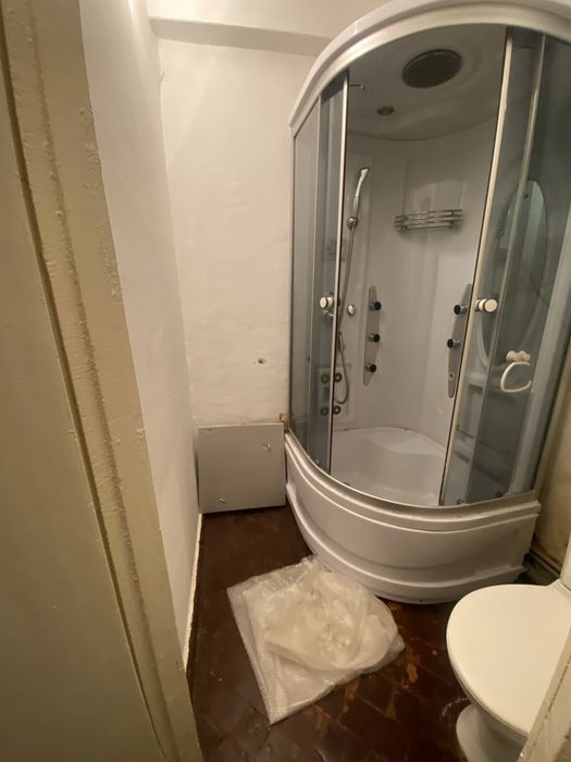 Продаётся 1-комнатная, 2й этаж, за " Украиной"