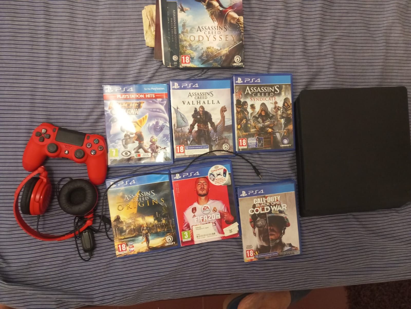 Vendo PlayStation 4 com 1 terá de memoria