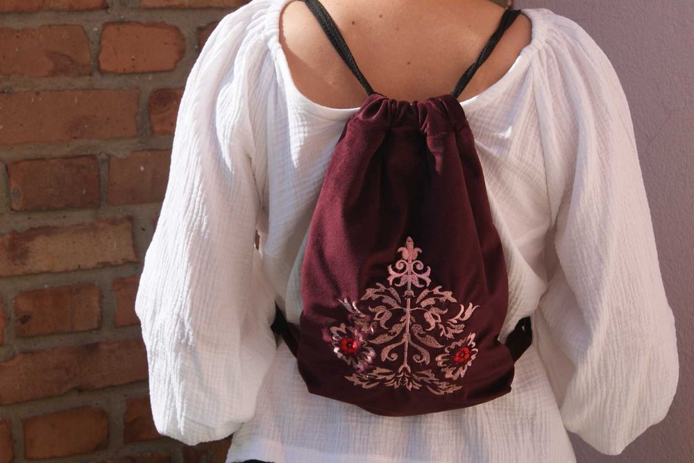 Workoplecak haftowany. Handmade Ostrich