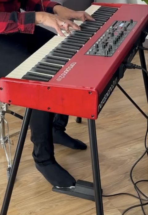 Nord piano 2 HP c 2 sacos transporte da nord, suporte da nord e extras