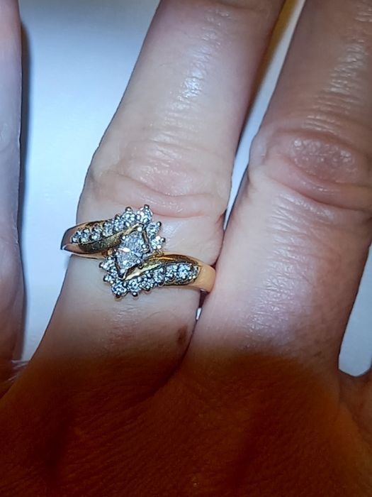 Золотое кольцо с натуральными бриллиантами