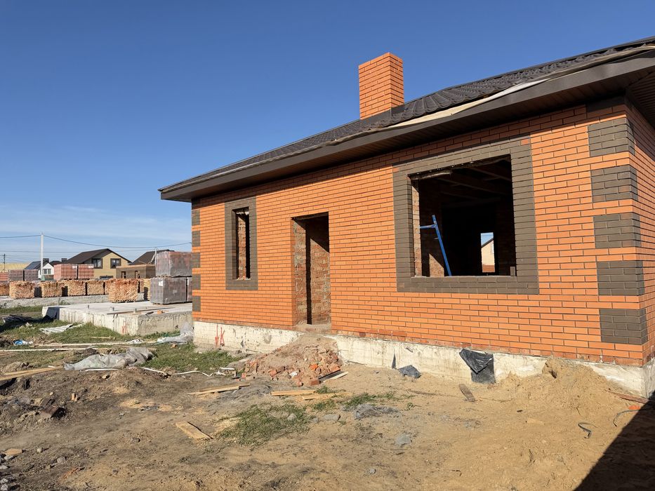 Окремий будинок у новому котеджному містечку