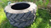 Opony duża  Pirelli L700   r38 z Massey 3080