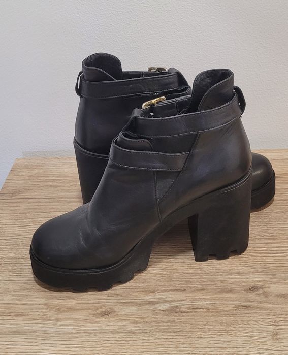 Botas de salto     .