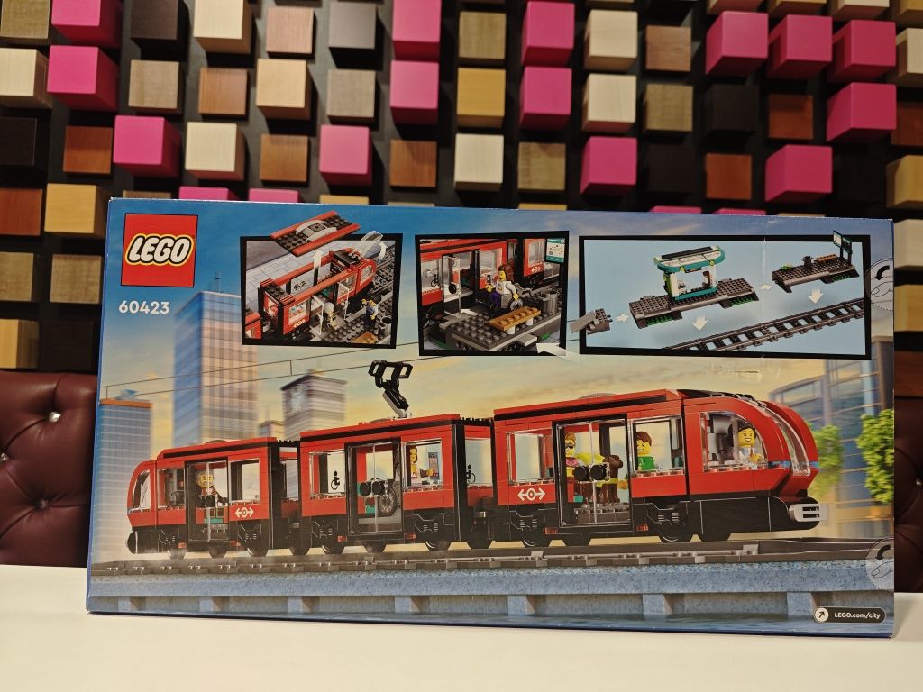 Конструктор LEGO City 60423 Трамвай і вокзал у центрі міста
