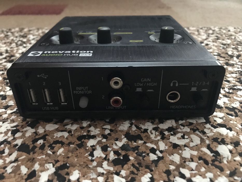 Звуковая карта, аудиоинтерфейс Novation Audiohub