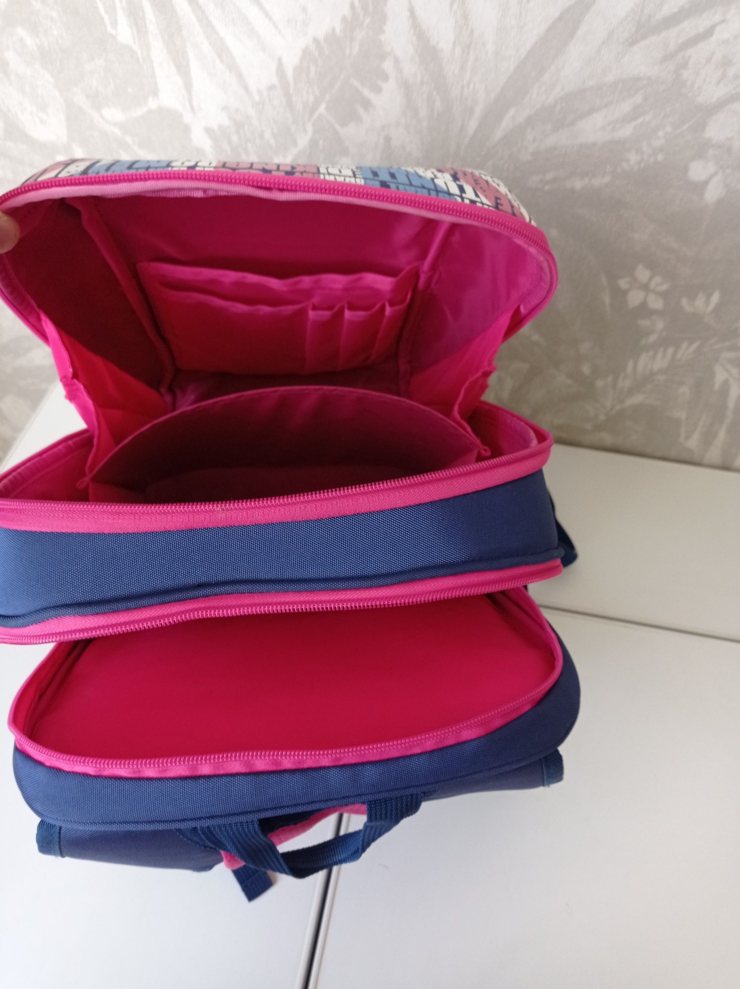 Продам рюкзак школьный каркасный Kite London