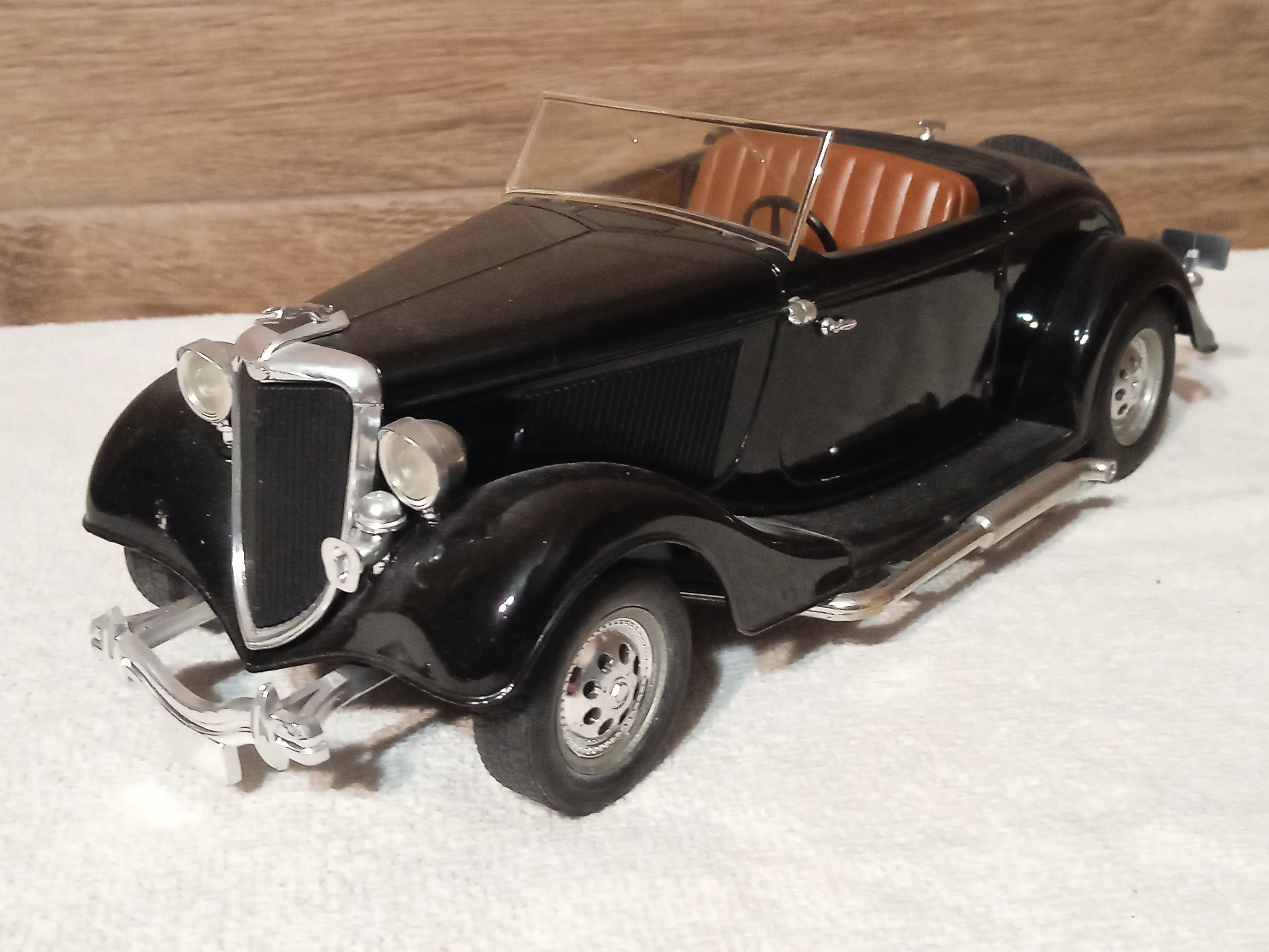 model Ford V8 Solido 1/19