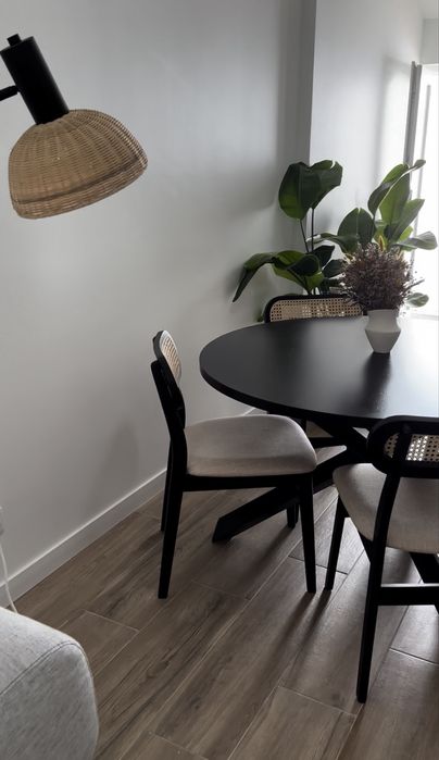 Mesa e Cadeiras - SKLUM