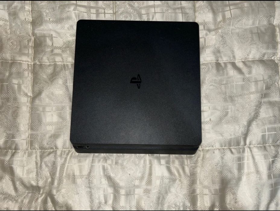 Vendo playstation 4 com um jogo