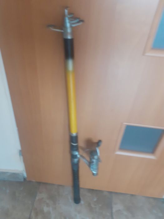 Dwie wędki z kolowrotkami