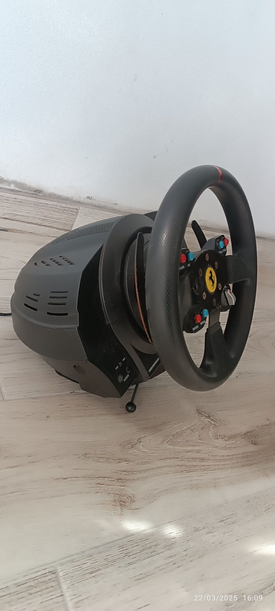 Thrustmaster T300 (Base+Volante)