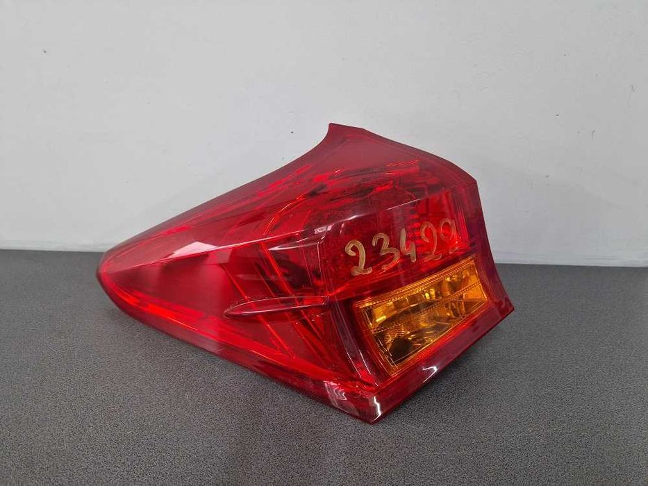 Toyota Auris 2 II E18 HB 12-15r. Lampa Tył Lewa Led