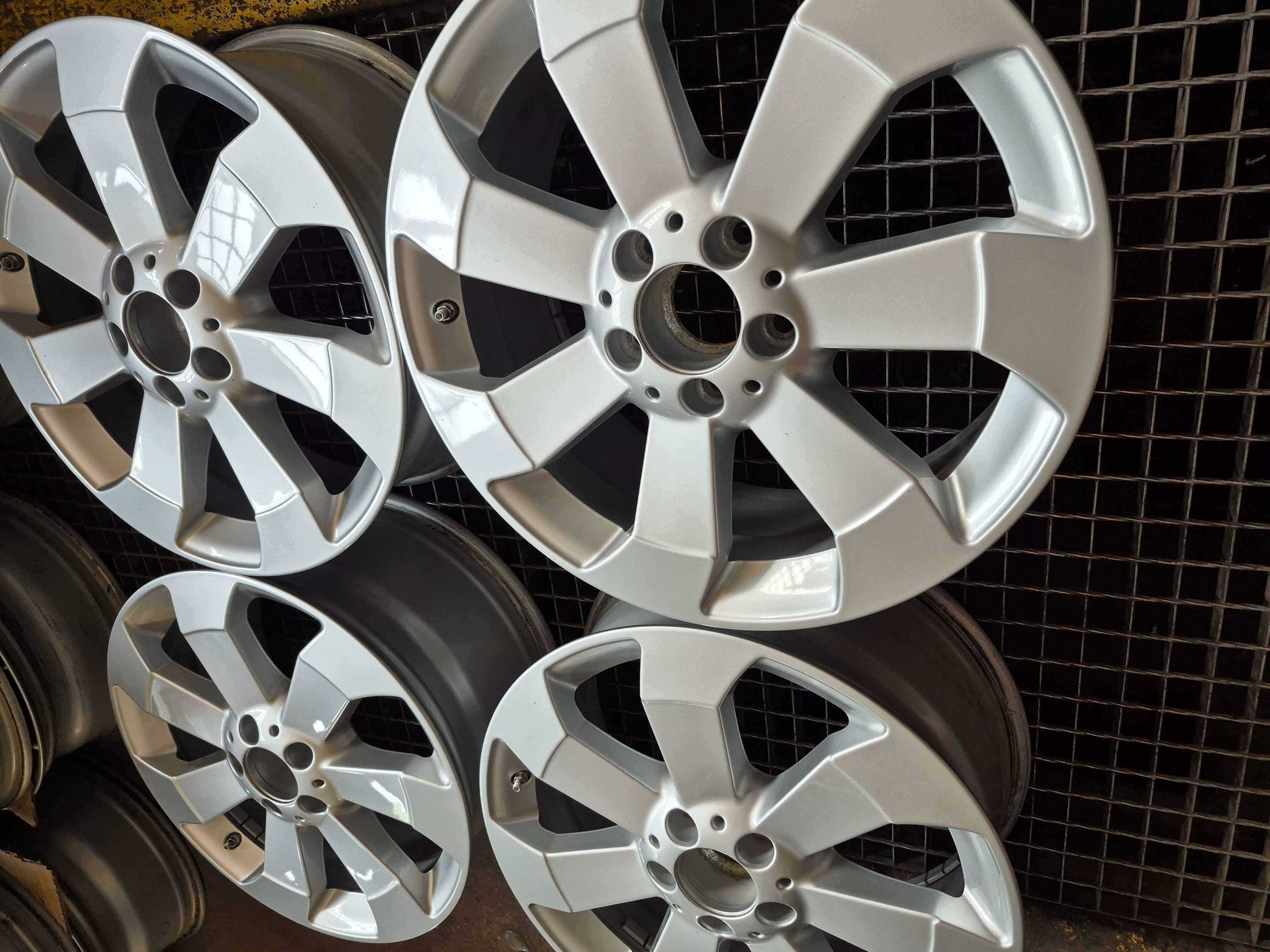 4xALU FELGI MERCEDES ML 8JX18H2 ET 56,5 Czujniki.   Jak Nowe.