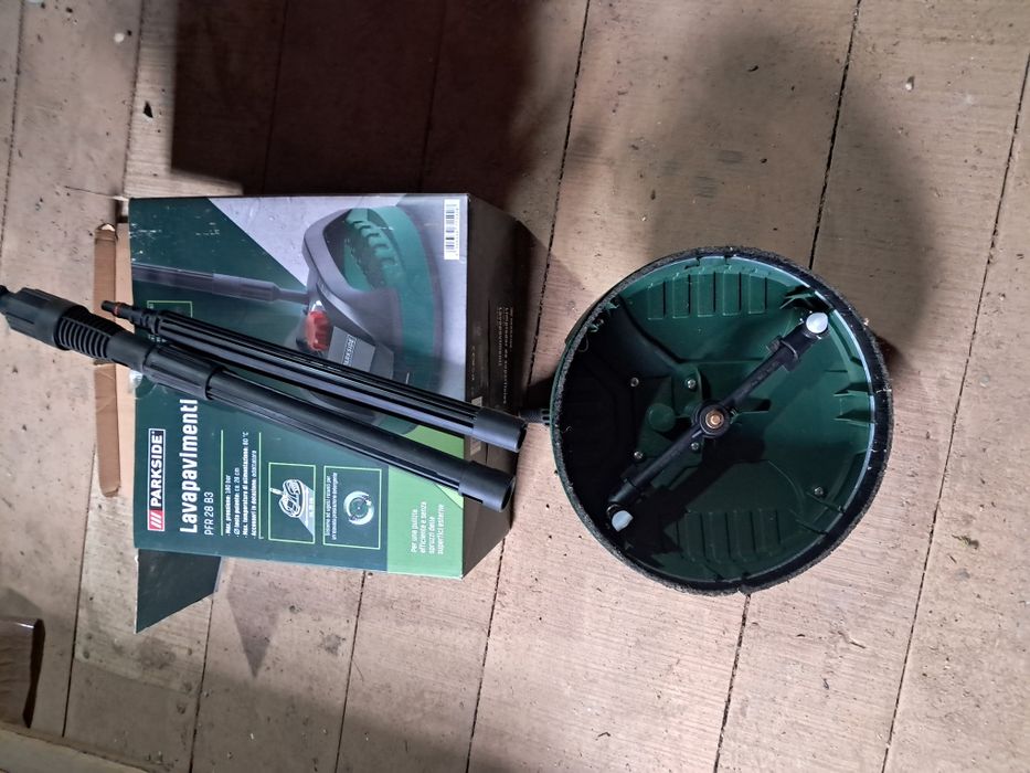 Escova lavapavimento.