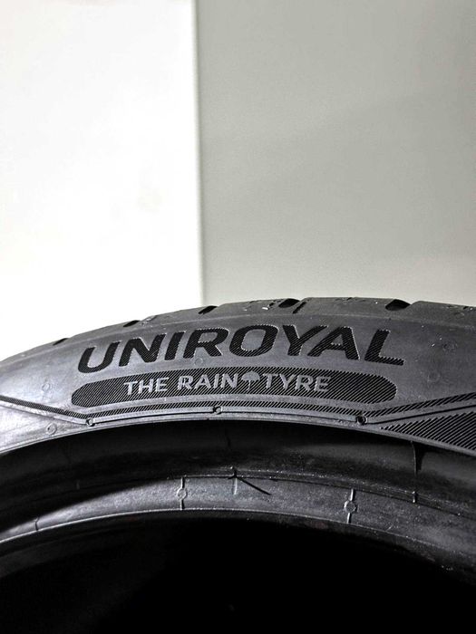 Pneus Uniroyal Rainsport 5 - 235/35/19 - Como NOVOS