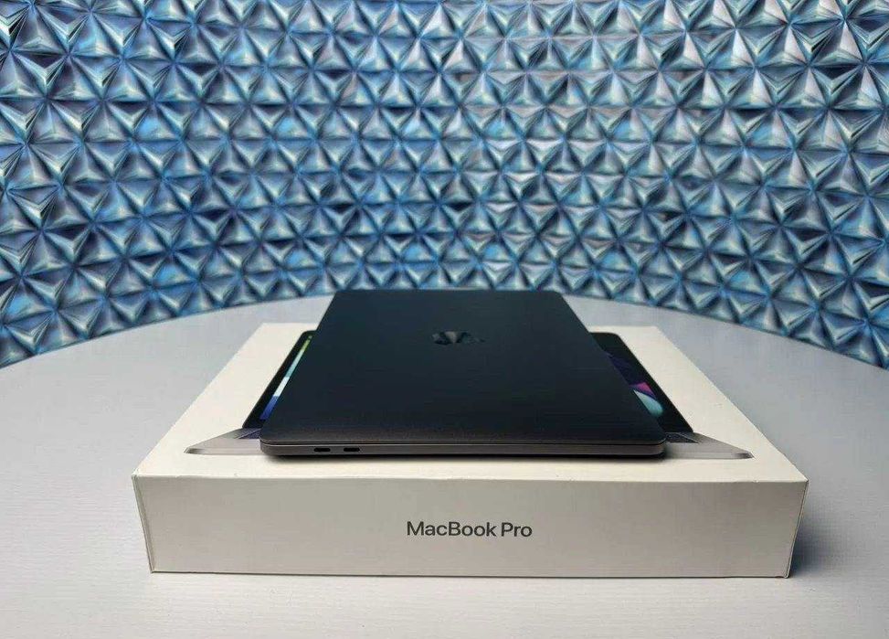 MacBook Pro 13 M2 8/256Gb