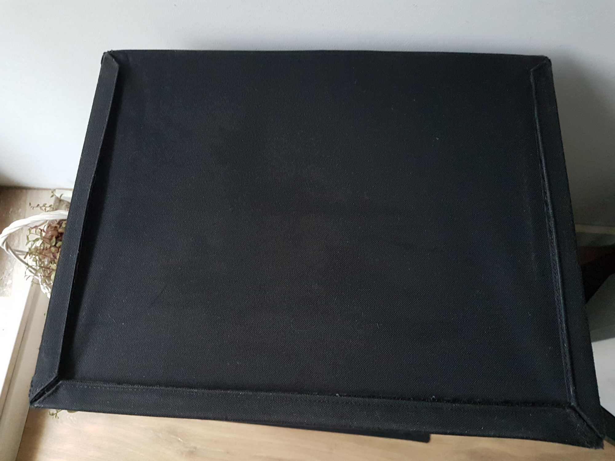 Czarny duży tekstylny usztywniany pojemnik z klapą na pranie 60cm