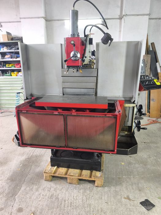 Фрезерний верстат Фрезерный станок