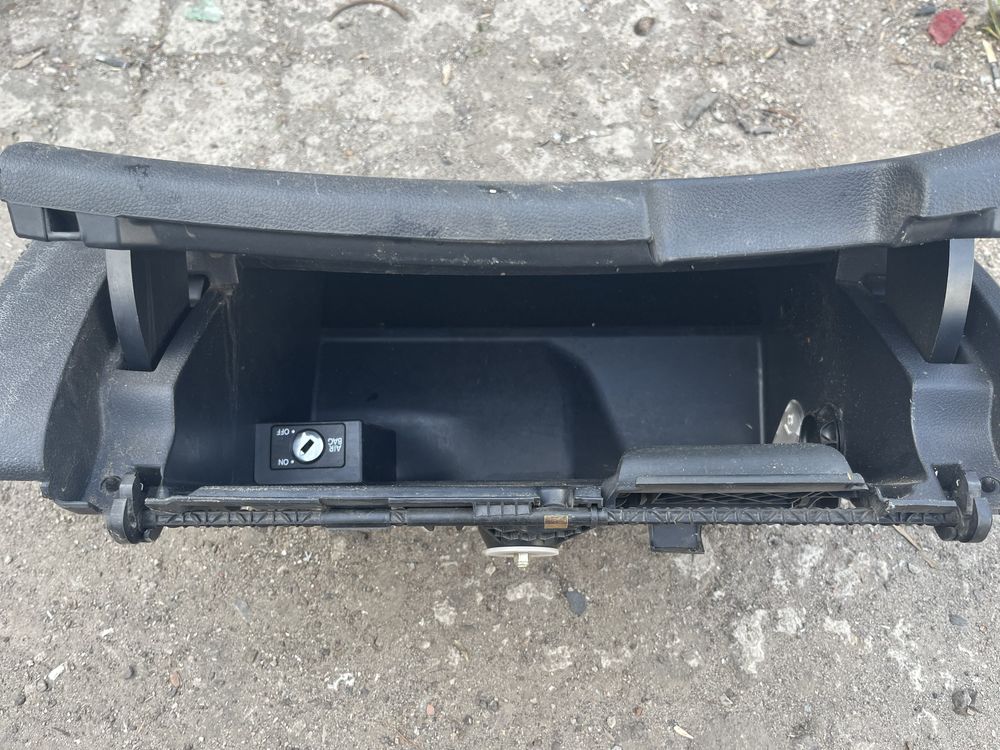 Бардачок пассажира Skoda Octavia A5 2004-2013 1Z1857103