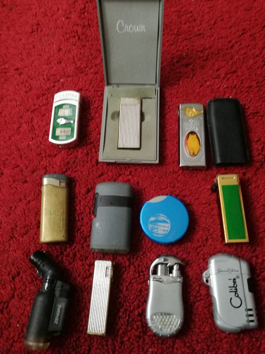 Conjunto de vários isqueiros