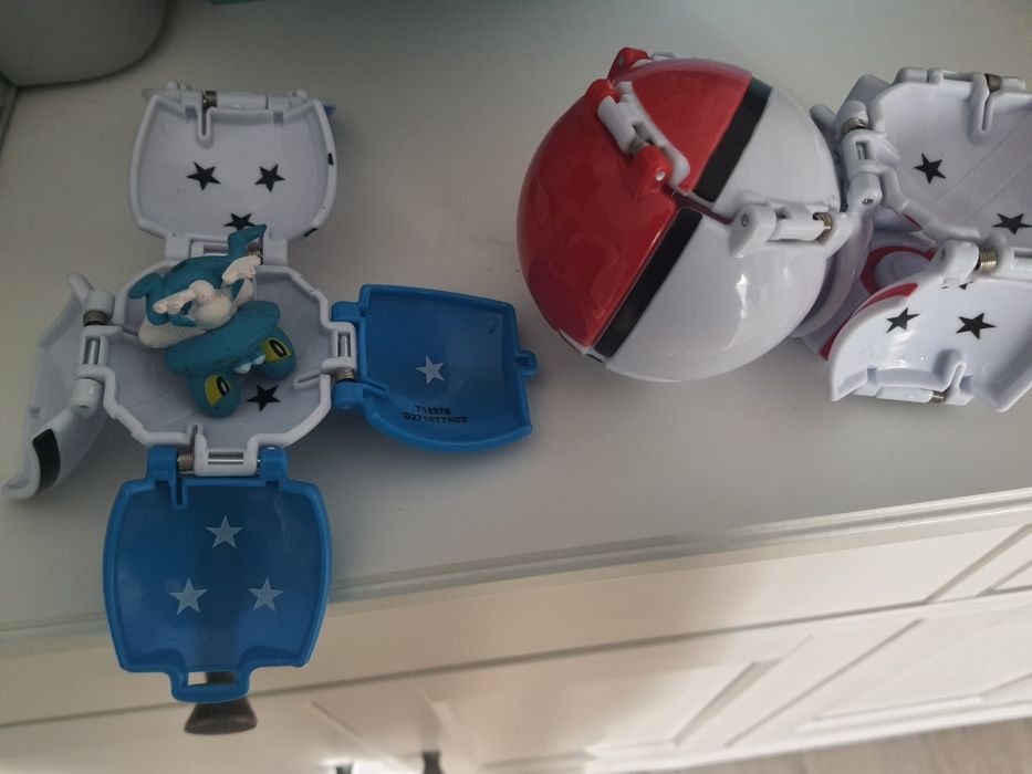 Otwierane kule Pikachu Pokemon